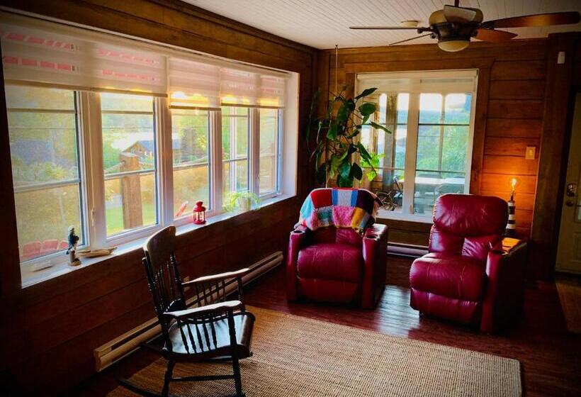 住宿加早餐  Chalet & Gîte Capitainerie Du Passant