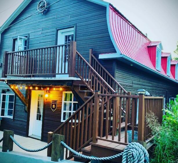 住宿加早餐  Chalet & Gîte Capitainerie Du Passant