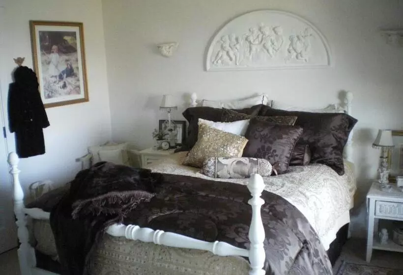 تختخواب و صبحانه Turtle Mountain Inn