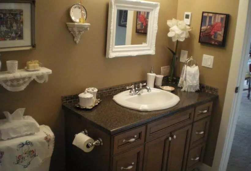 تختخواب و صبحانه Turtle Mountain Inn