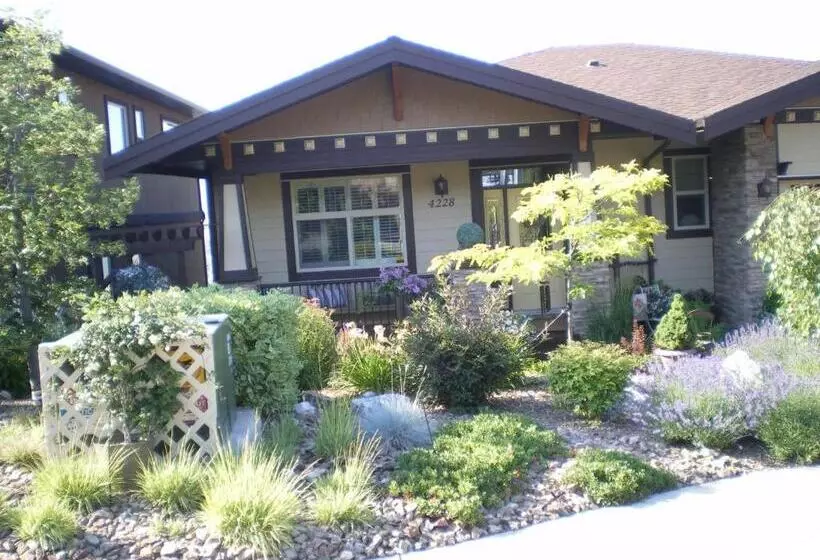 تختخواب و صبحانه Turtle Mountain Inn