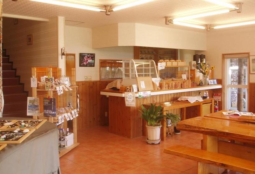 住宿加早餐  Family Camp Hanafurari