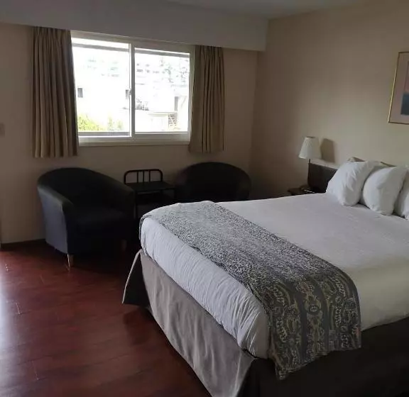 Cozy Court Motel