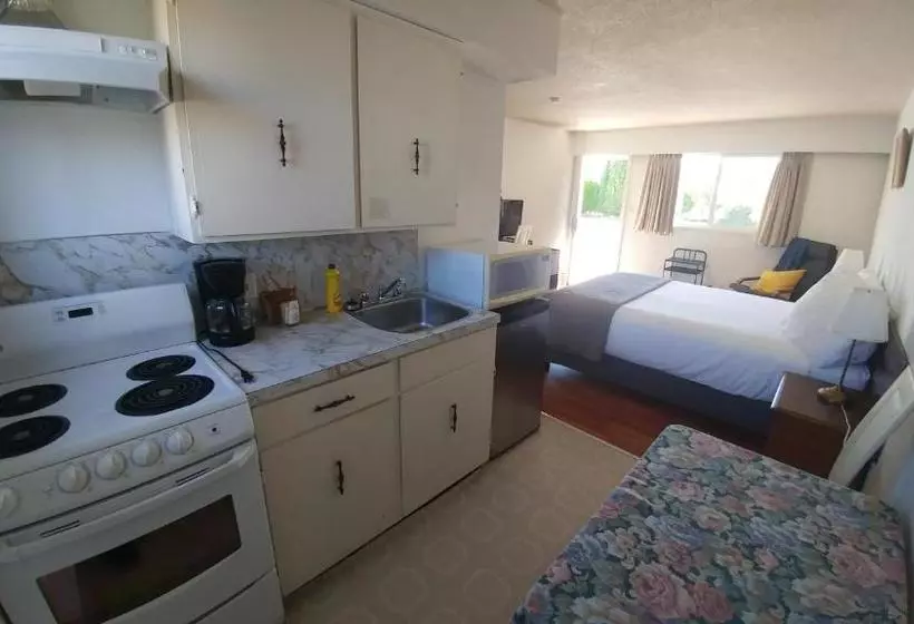 Cozy Court Motel