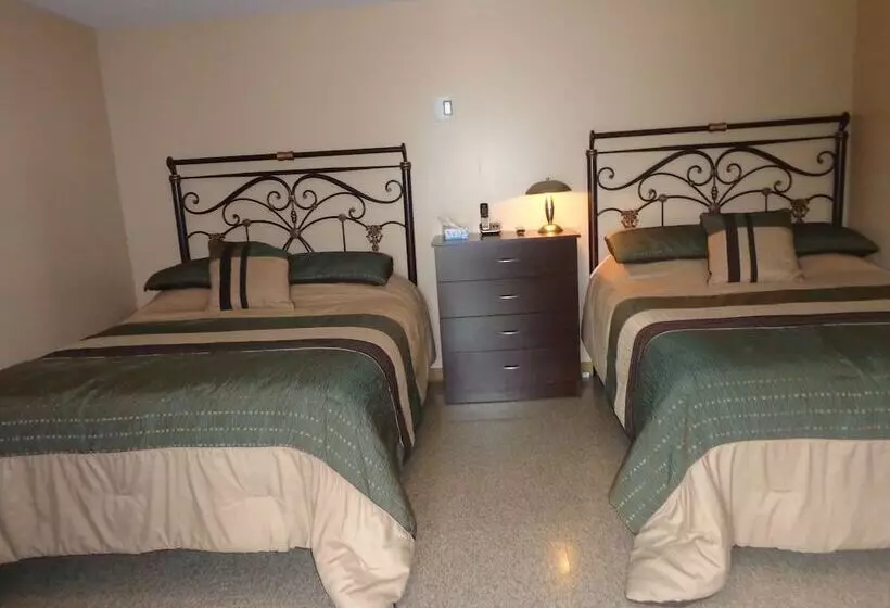 Happy Motel