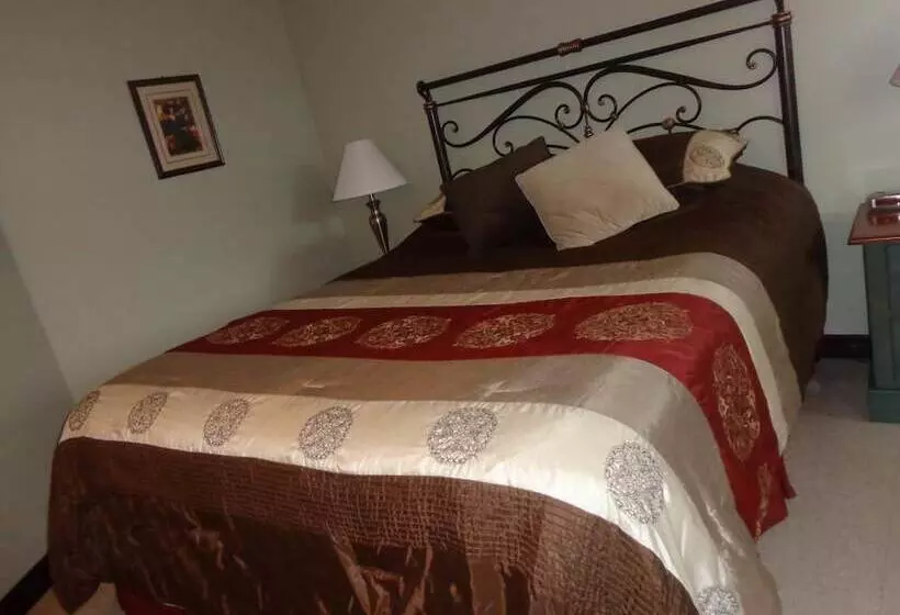 Happy Motel