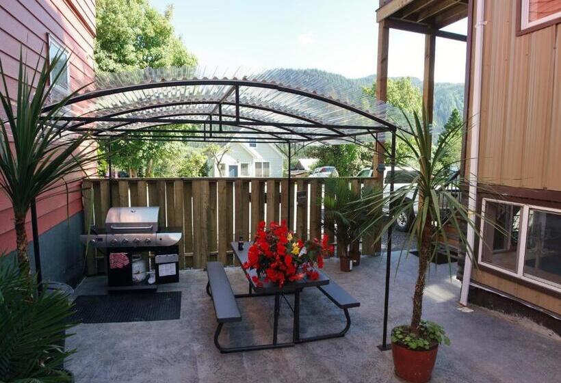 هتل Black Rooster Guesthouse