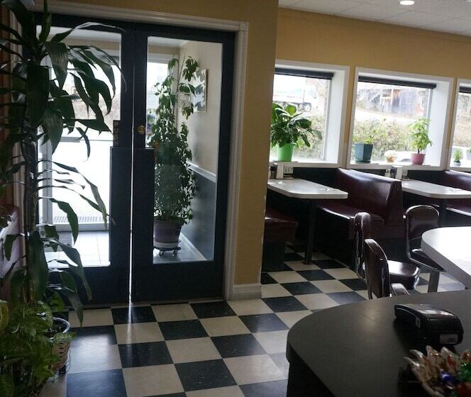 Отель Marine Inn