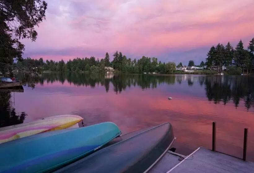 Long Lake Waterfront Bed And Breakfast