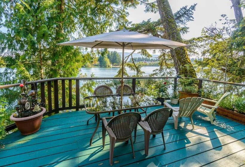 Long Lake Waterfront Bed And Breakfast