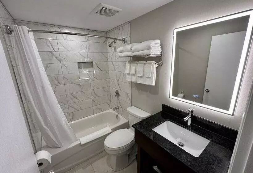 Motelli Econo Lodge Inn & Suites