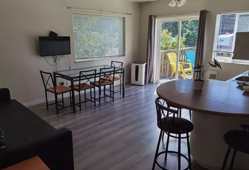 Qualicum Bay Resort