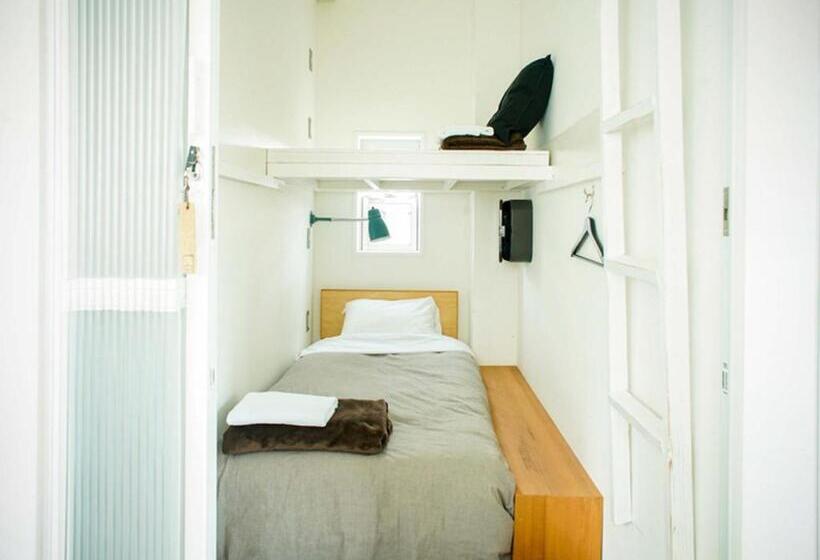 Route  Cafe And Petit Hostel