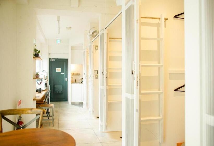 Route  Cafe And Petit Hostel