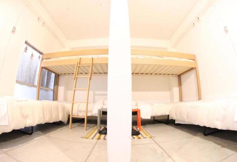 Route  Cafe And Petit Hostel