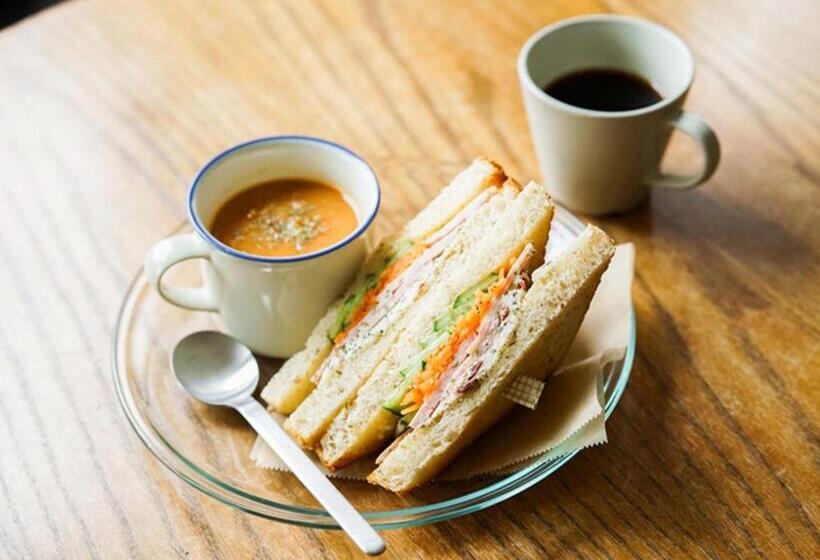 Route  Cafe And Petit Hostel