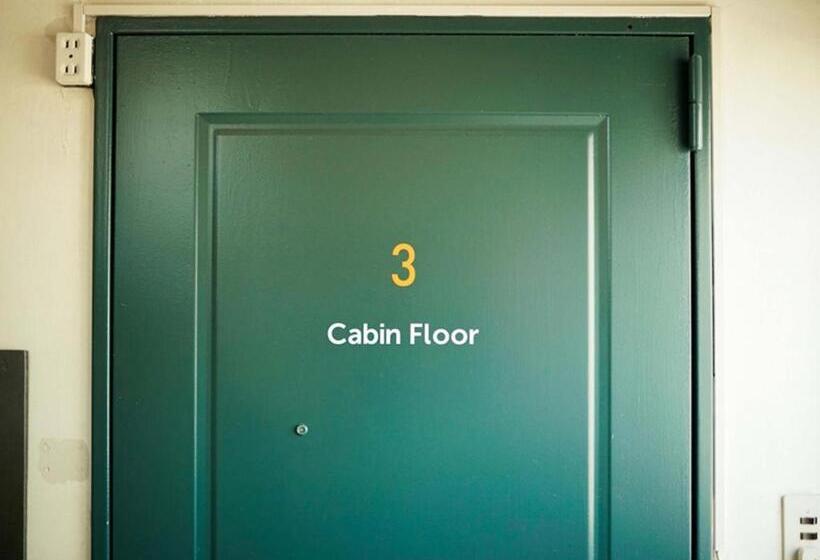 Route  Cafe And Petit Hostel