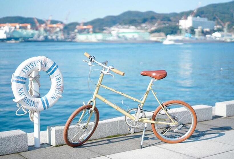 Route  Cafe And Petit Hostel