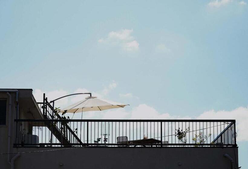 Route  Cafe And Petit Hostel