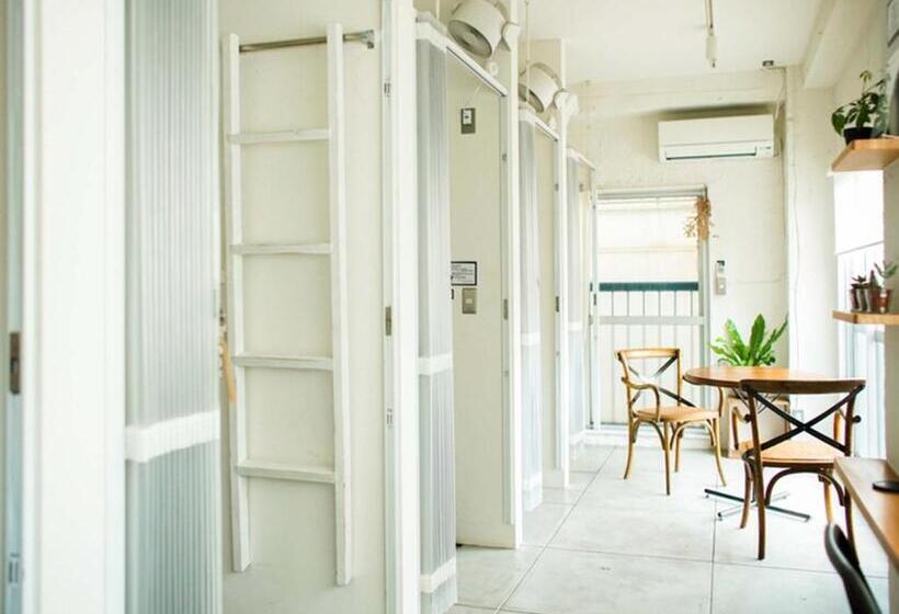 Route  Cafe And Petit Hostel