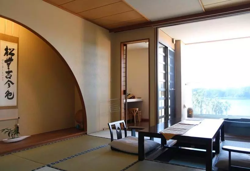 旅館 Marubun