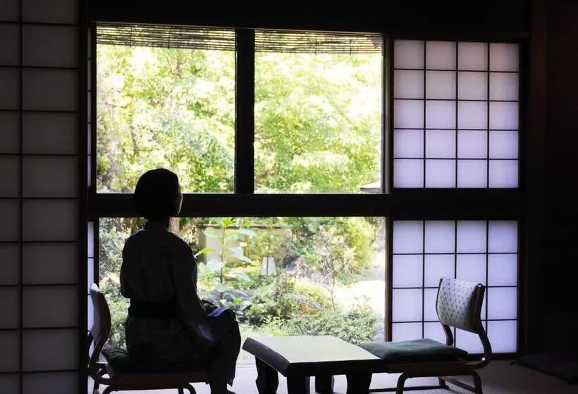 旅館 Momoyama