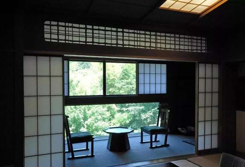 旅館 Momoyama