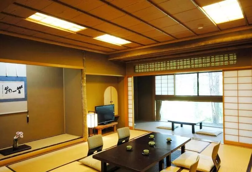 旅館 Momoyama