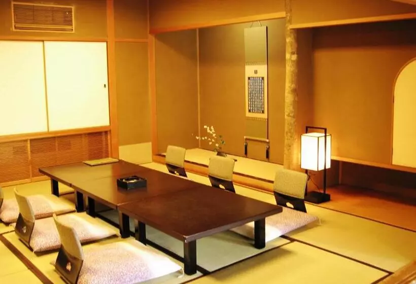 旅館 Momoyama