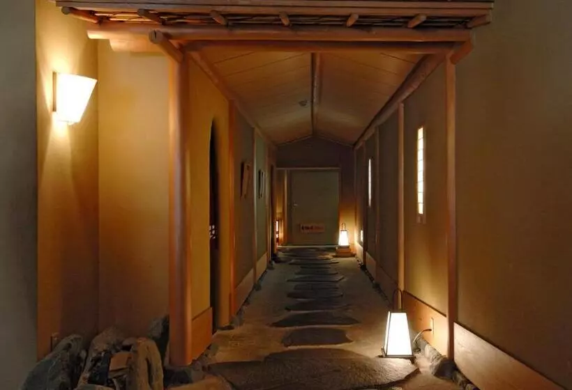 旅館 Momoyama