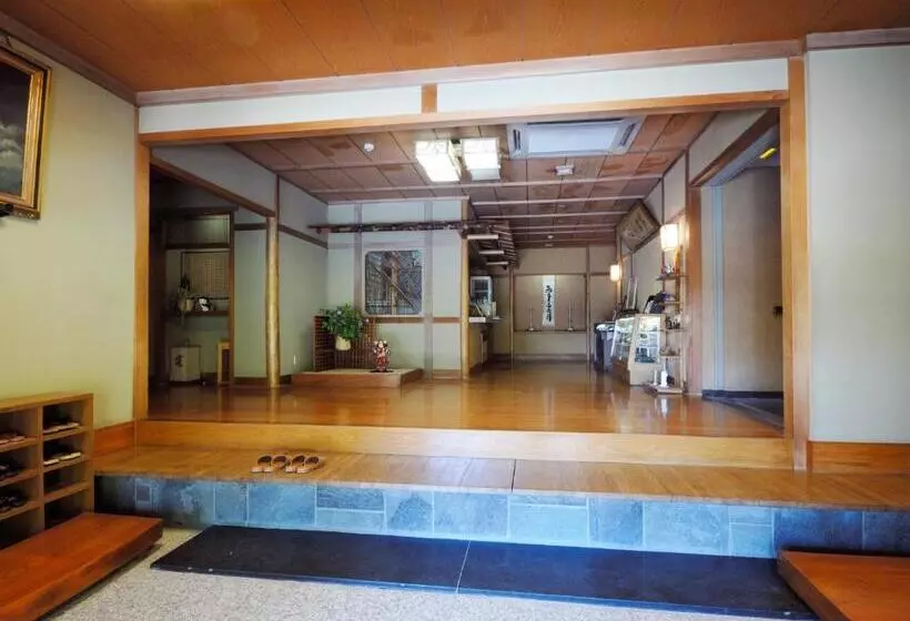 旅館 Momoyama