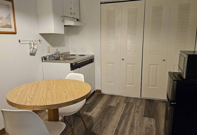 The Cedars Inn Hotel & Convention Centre