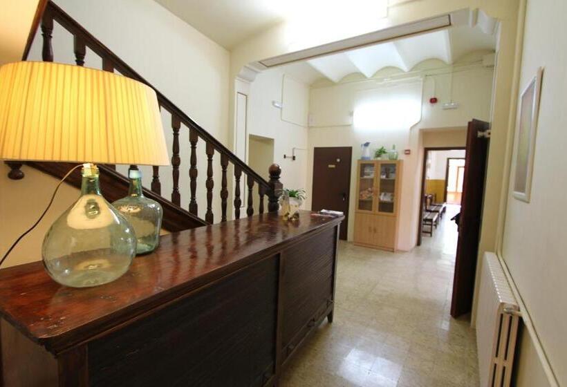 Alberg Roques Blanques