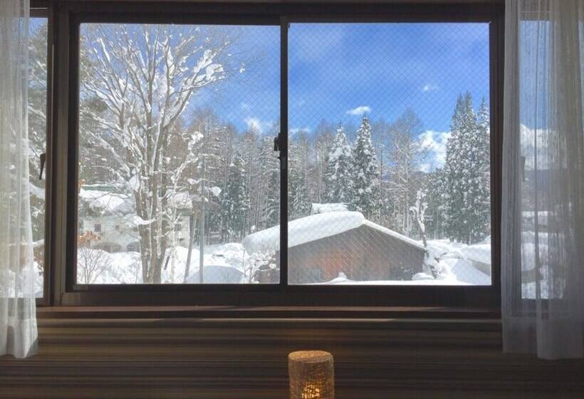ベッドアンドブレックファースト Hakuba Landmark Iwatake Lodge