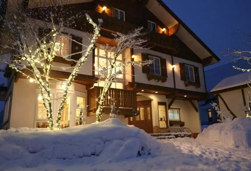 تختخواب و صبحانه White Silver Hakuba
