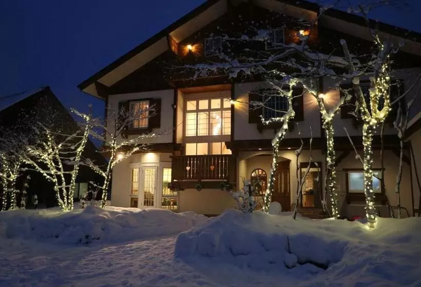 تختخواب و صبحانه White Silver Hakuba