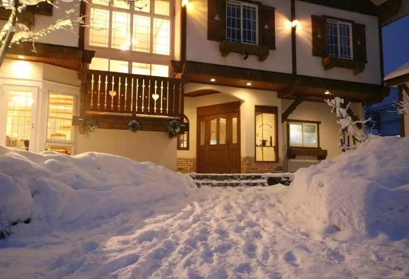 تختخواب و صبحانه White Silver Hakuba