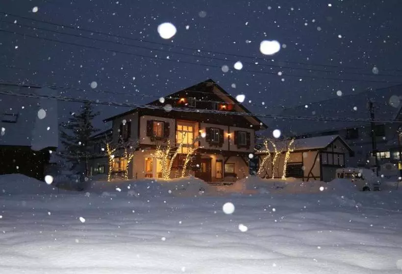 تختخواب و صبحانه White Silver Hakuba