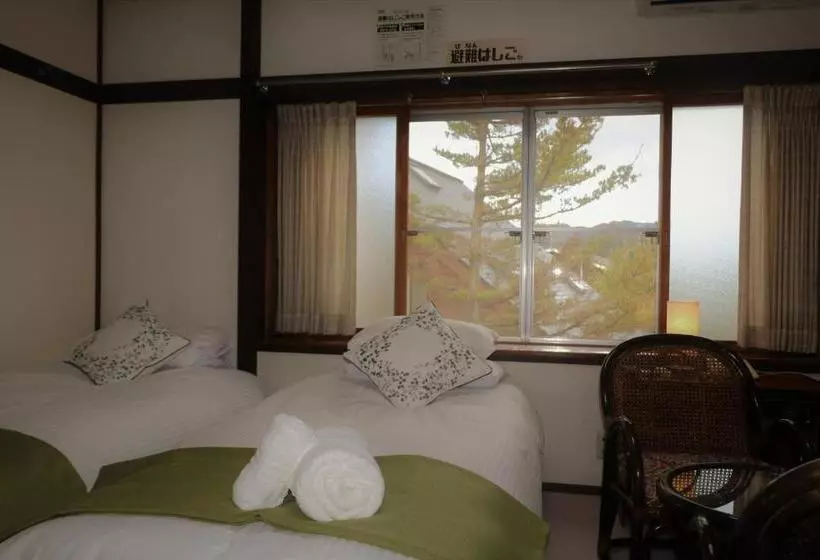 تختخواب و صبحانه White Silver Hakuba