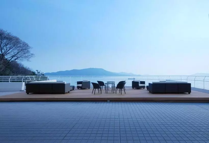 Hotelli Toba  International