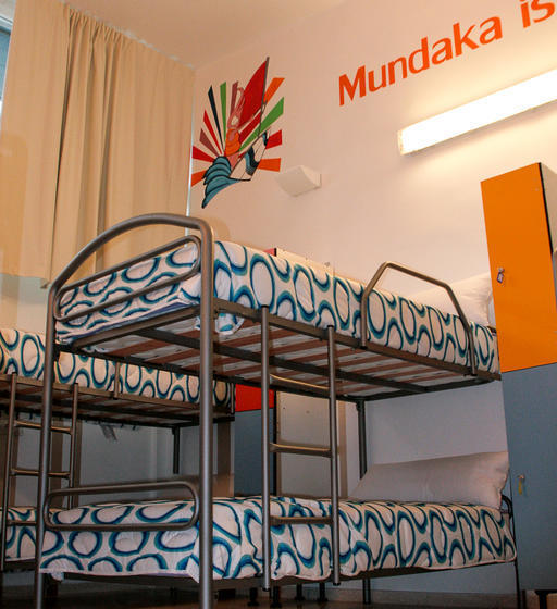 Mundaka Hostel & Sports Cafe