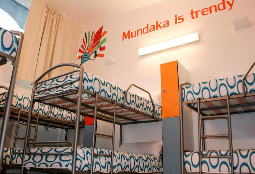 Mundaka Hostel & Sports Cafe