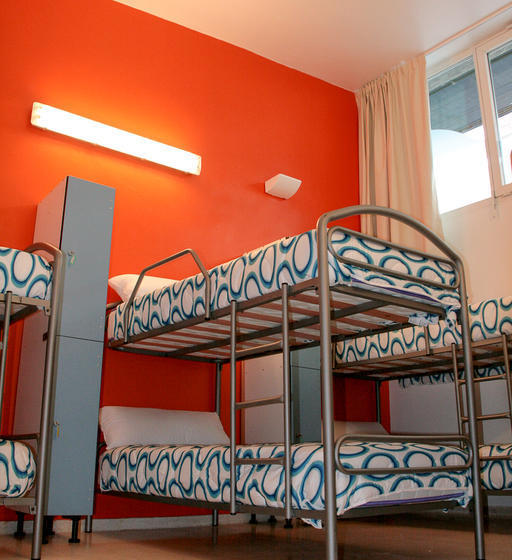 Mundaka Hostel & Sports Cafe