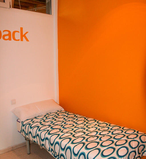 Mundaka Hostel & Sports Cafe