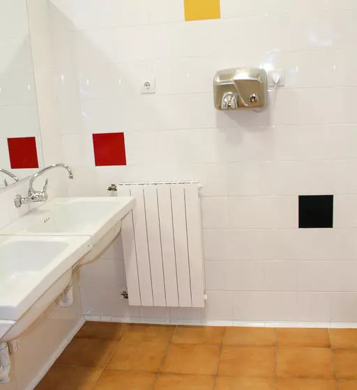 Mundaka Hostel & Sports Cafe