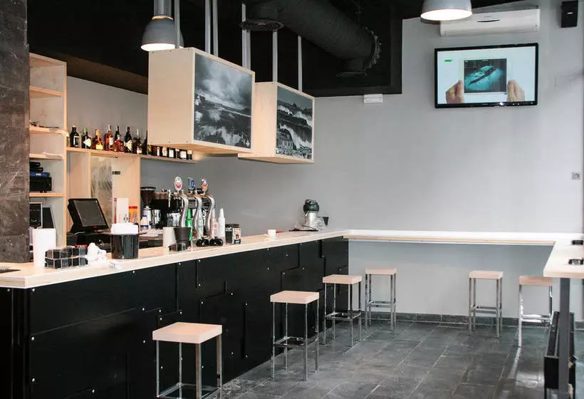 Mundaka Hostel & Sports Cafe