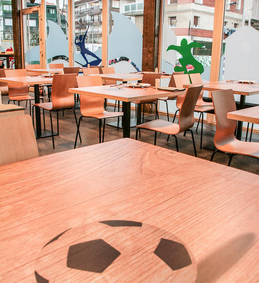 Mundaka Hostel & Sports Cafe