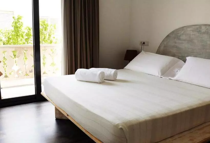 هاستل Hostal Bon Sol