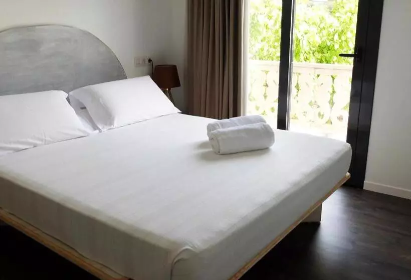 هاستل Hostal Bon Sol