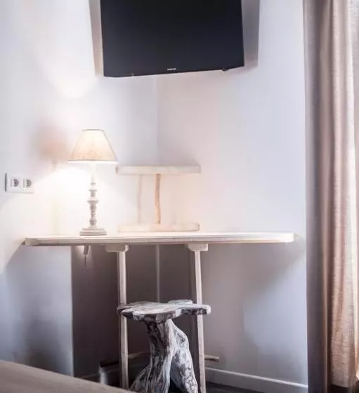 هاستل Hostal Bon Sol